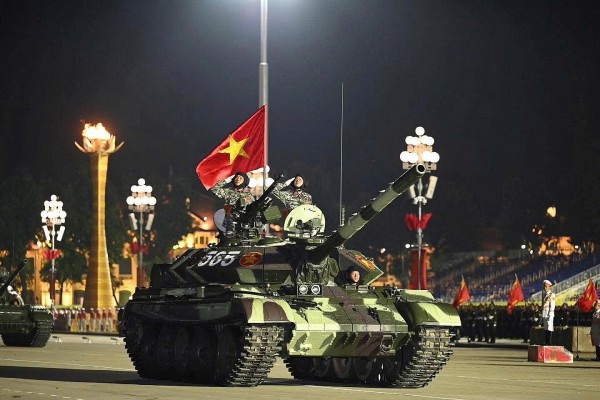 Hà Nội: Rực rỡ đêm tổng hợp luyện diễu binh, diễu hành kỷ niệm 80 năm Quốc khánh