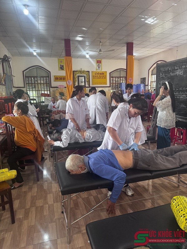 Hội Nam Y Việt Nam lan tỏa tấm lòng yêu thương đến cộng đồng tại Đồng Tháp