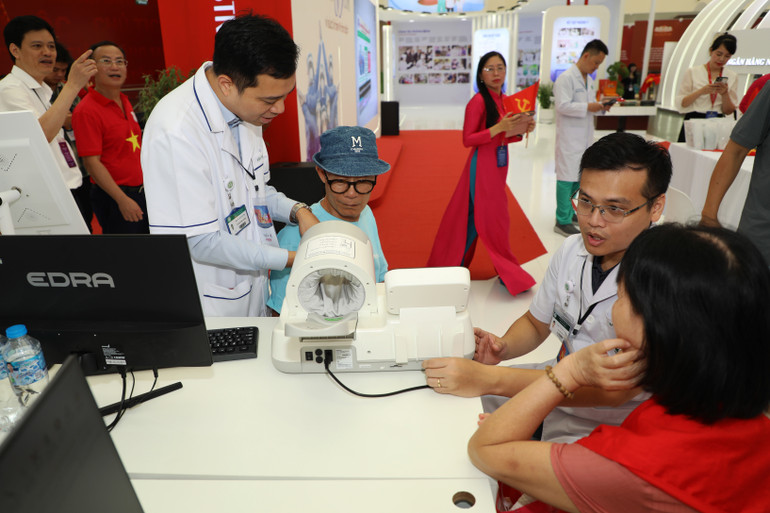 Trải nghiệm dịch vụ y tế hiện đại tại Triển lãm thành tựu đất nước 80 năm