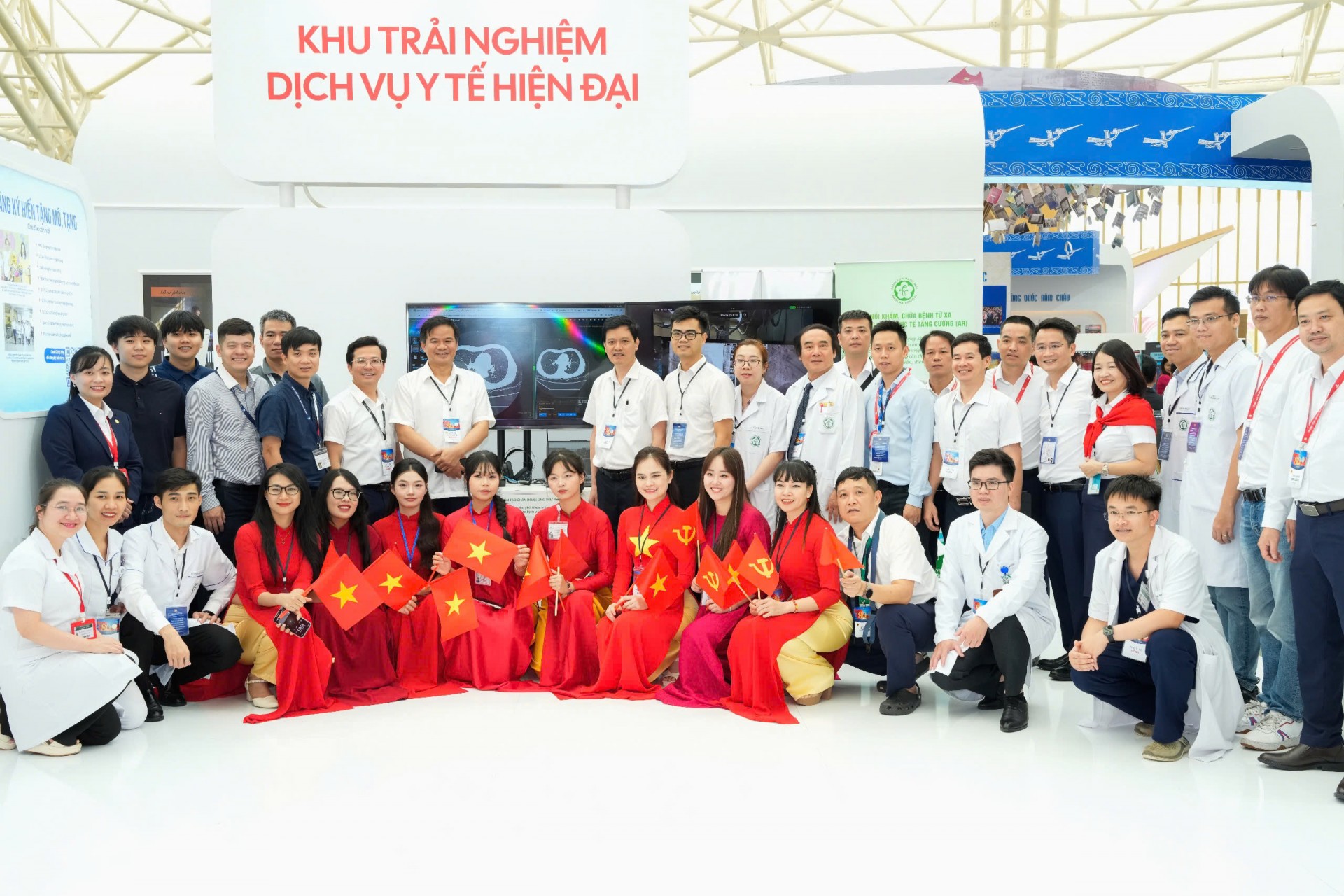 Bệnh viện Bạch Mai: Tiên phong ứng dụng công nghệ số vì sức khỏe Nhân dân