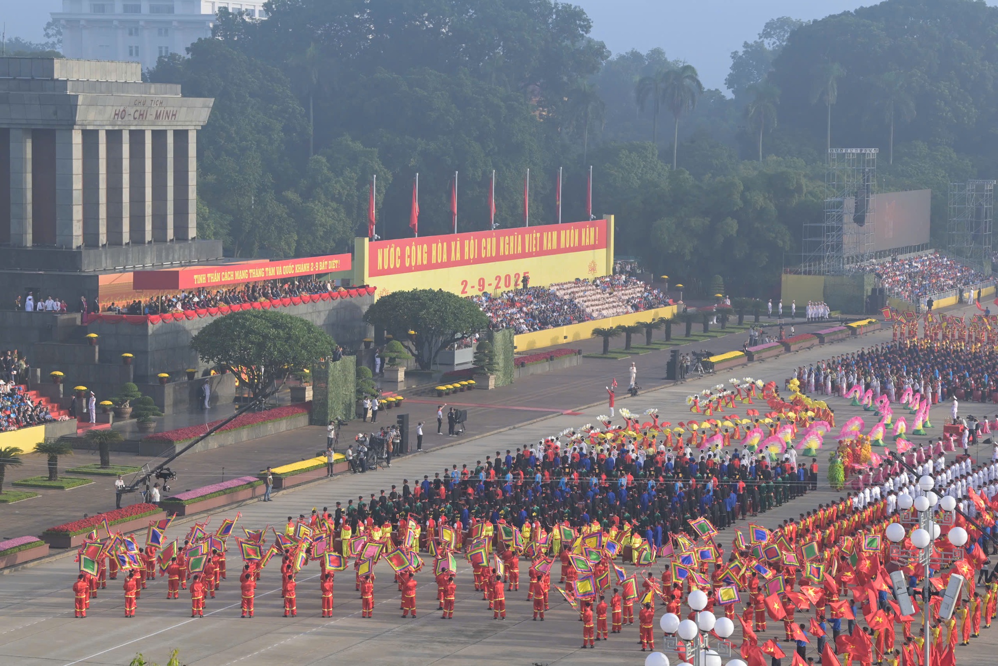 TỔNG THUẬT: Kỷ niệm trọng thể 80 năm Quốc khánh nước Cộng hòa XHCN Việt Nam- Ảnh 2.