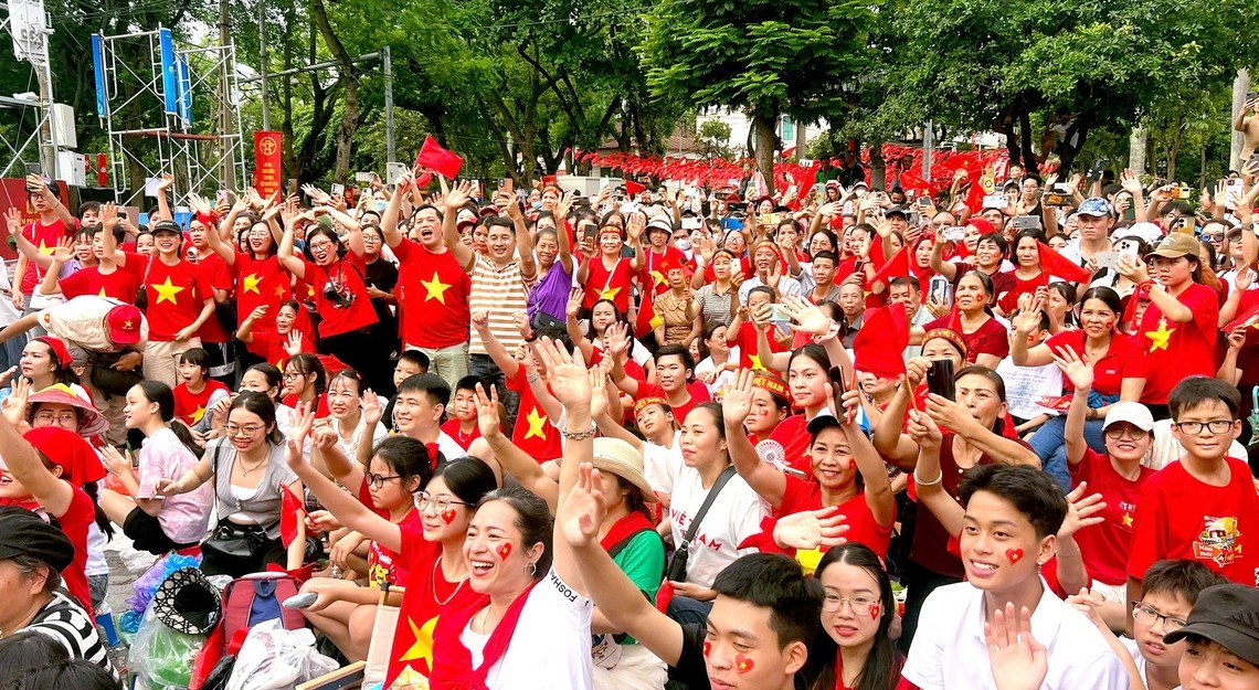 Hơn 1.300 người được hỗ trợ y tế khi xem diễu binh, diễu hành