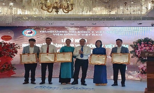 Đào tạo và phát triển nguồn nhân lực lương y đáp ứng yêu cầu khám chữa bệnh cho nhân dân