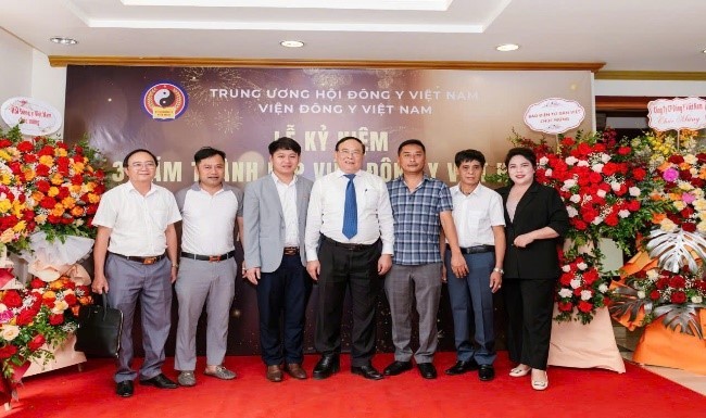 Đào tạo và phát triển nguồn nhân lực lương y đáp ứng yêu cầu khám chữa bệnh cho nhân dân