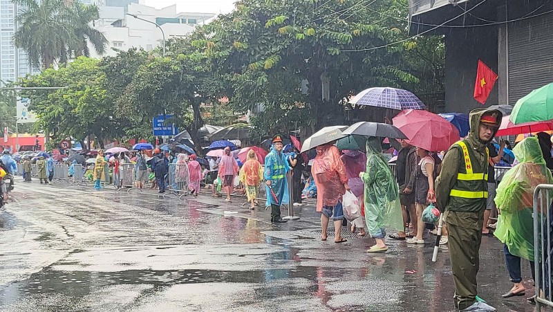Niềm tự hào dân tộc trong Lễ kỷ niệm 80 năm Quốc Khánh dưới mưa chiều Hà Nội
