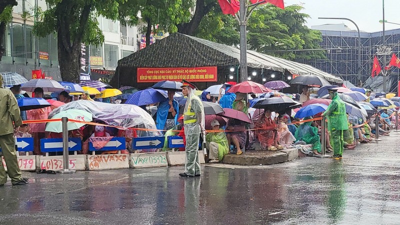 Niềm tự hào dân tộc trong Lễ kỷ niệm 80 năm Quốc Khánh dưới mưa chiều Hà Nội