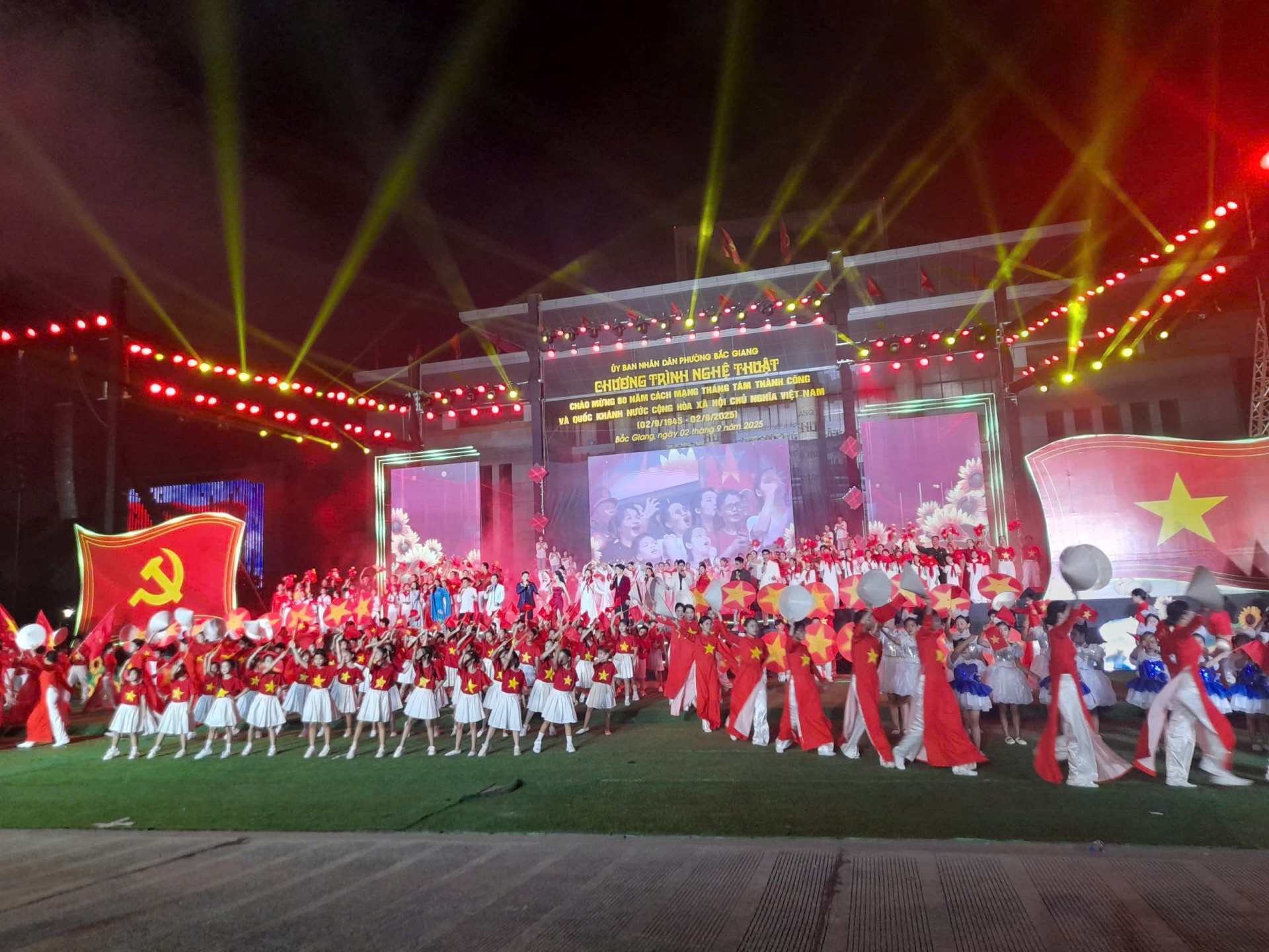 Bắc Ninh rực rỡ sắc màu, ngàn con tim hòa chung nhịp đập tự hào ngày mồng 2/9 Bắc Ninh rực rỡ sắc màu, ngàn con tim hòa chung nhịp đập tự hào ngày mồng 2/9