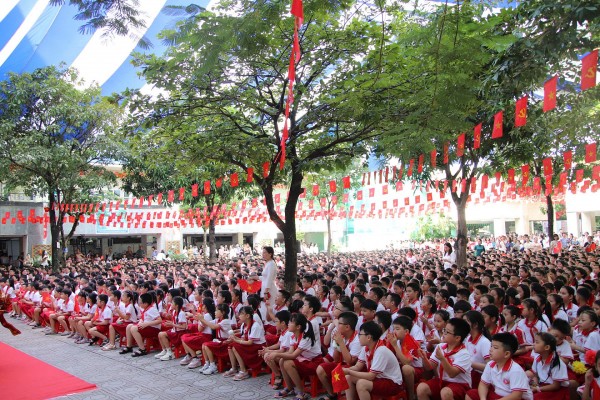 Trường Tiểu học Dịch Vọng A rộn ràng ngày khai giảng, mở ra hành trình mới cho thầy và trò