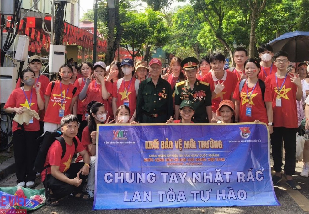 Lan tỏa tinh thần sống xanh: Tình nguyện viên VNV góp sức giữ cho Thủ đô Hà Nội xanh – sạch – đẹp