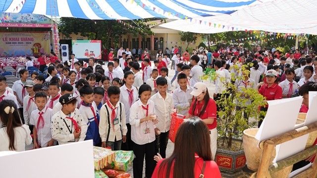 Tiếp sức cho học sinh Điện Biên sau lũ quét: Khởi đầu năm học mới an toàn và đầy hy vọng