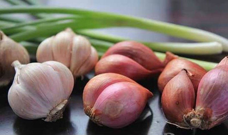 Tỏi và hành có thực sự khiến cơ thể nặng mùi?