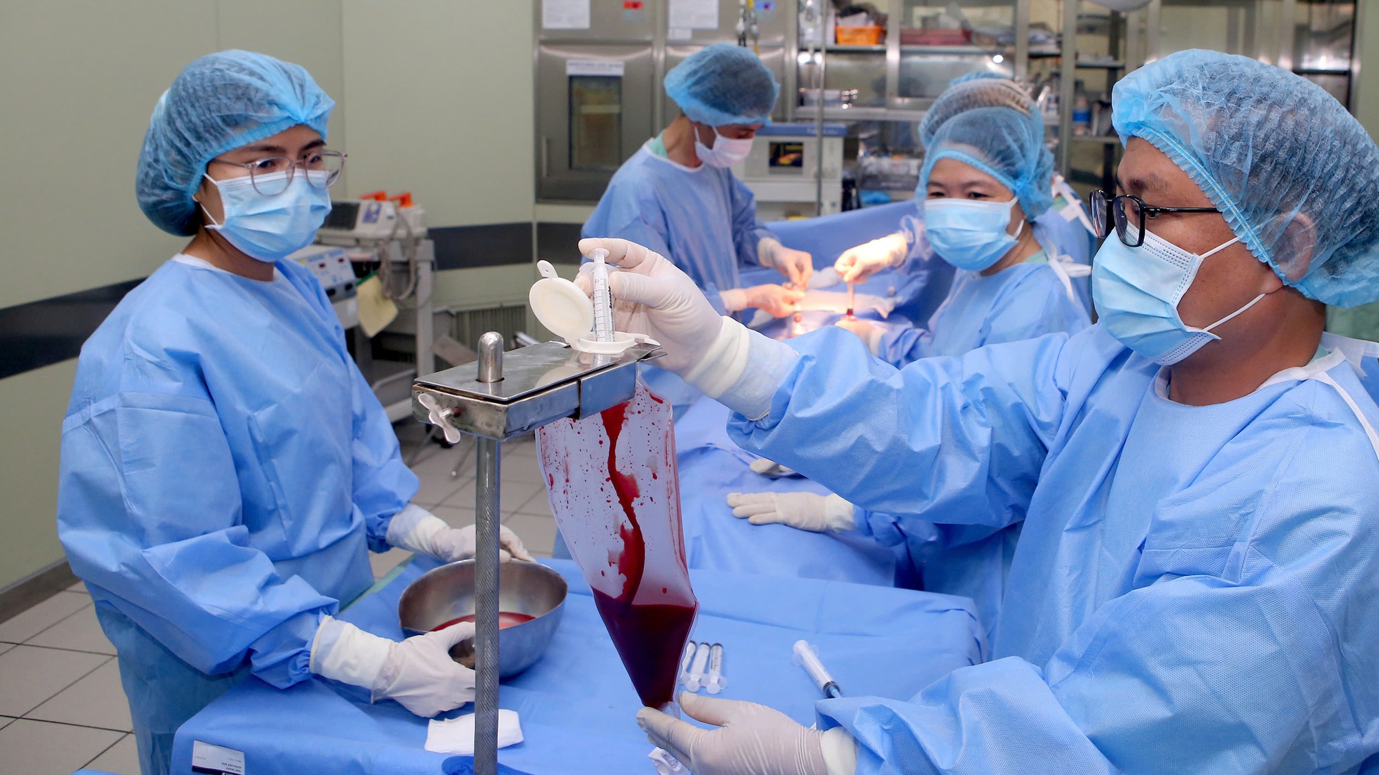 Ca ghép tủy đặc biệt: Tủy người mẹ có bất đồng nhóm máu giúp con thoát Thalassemia