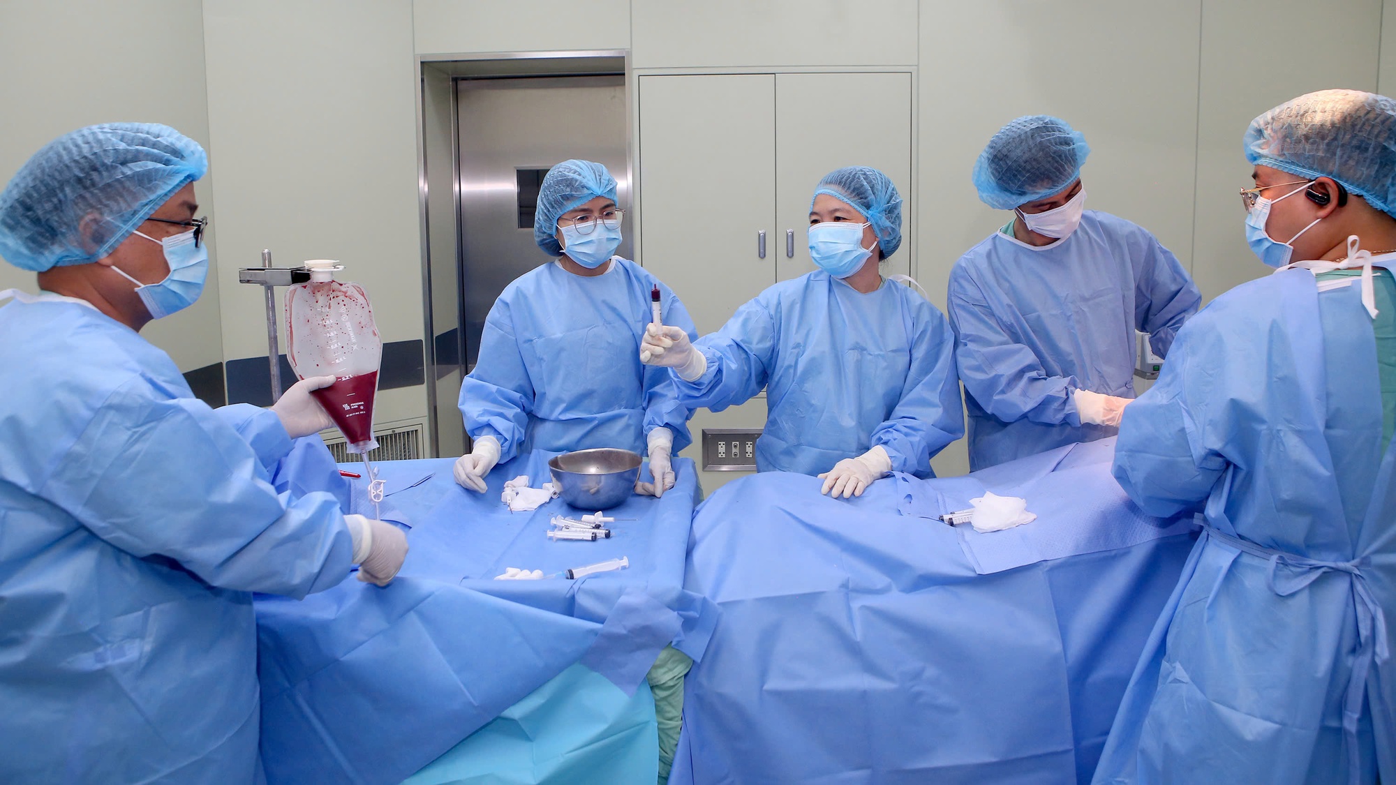 Ca ghép tủy đặc biệt: Tủy người mẹ có bất đồng nhóm máu giúp con thoát Thalassemia