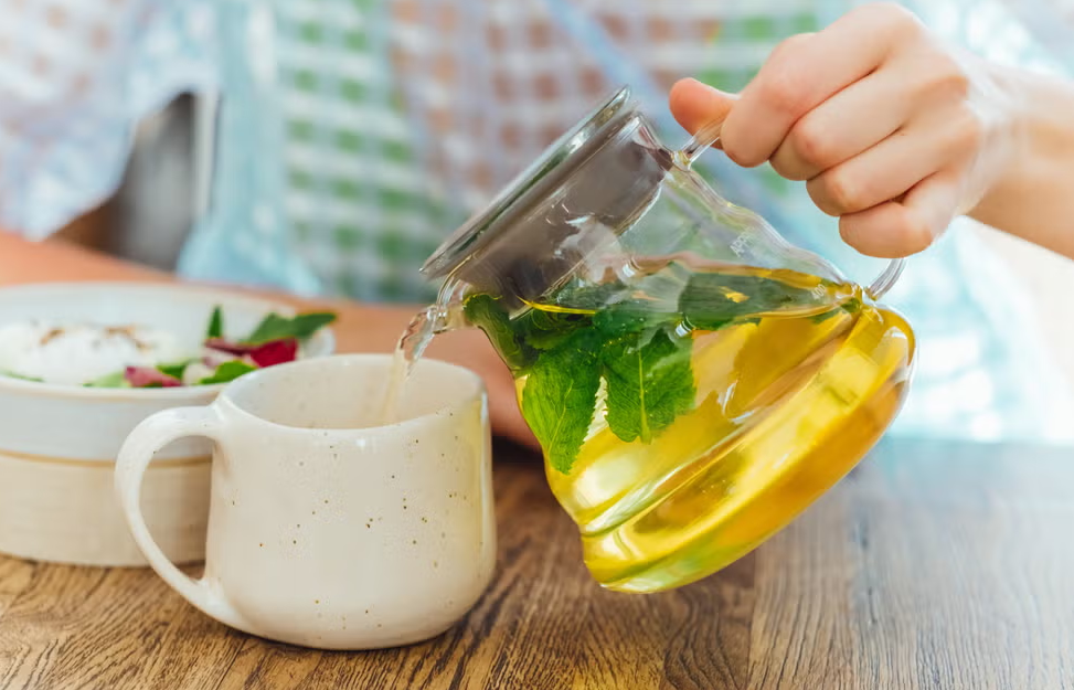 Trà thảo mộc - Bí quyết cổ truyền giúp xoa dịu cơn đau đầu