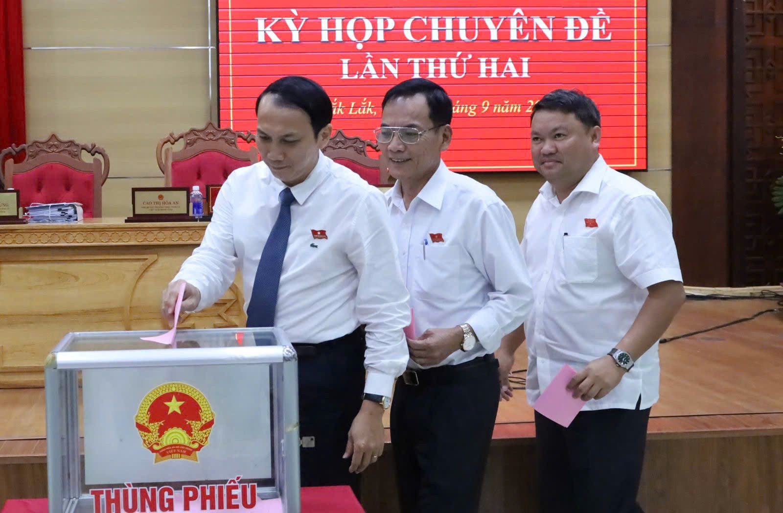 Bầu bổ sung đồng chí Từ Thái Giang giữ chức Phó Chủ tịch HĐND tỉnh Đắk Lắk khóa X, nhiệm kỳ 2021- 2026 Bầu bổ sung đồng chí Từ Thái Giang giữ chức Phó Chủ tịch HĐND tỉnh Đắk Lắk khóa X, nhiệm kỳ 2021- 2026