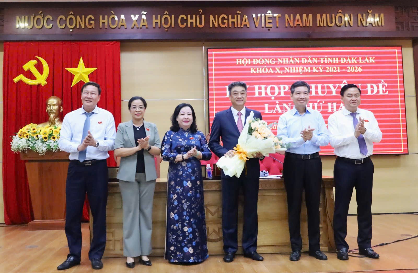 Bầu bổ sung đồng chí Từ Thái Giang giữ chức Phó Chủ tịch HĐND tỉnh Đắk Lắk khóa X, nhiệm kỳ 2021- 2026 Bầu bổ sung đồng chí Từ Thái Giang giữ chức Phó Chủ tịch HĐND tỉnh Đắk Lắk khóa X, nhiệm kỳ 2021- 2026