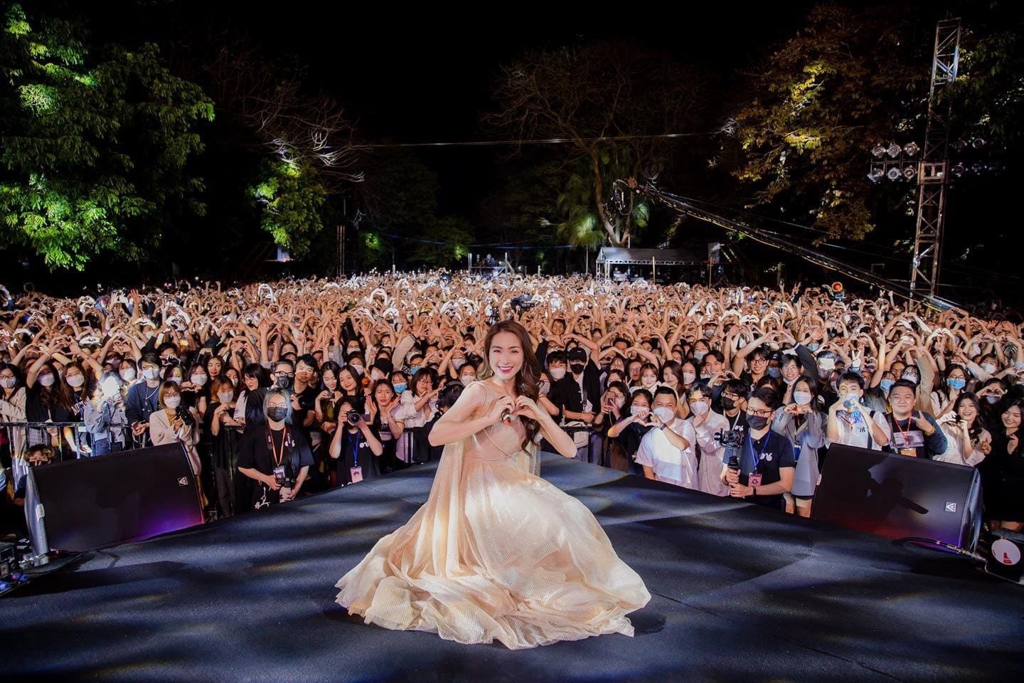 NEU Concert - Khi thanh xuân bắt đầu từ những giai điệu