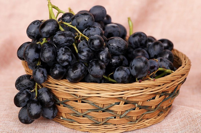 Tăng cường sức khỏe tóc với 6 thực phẩm màu đen