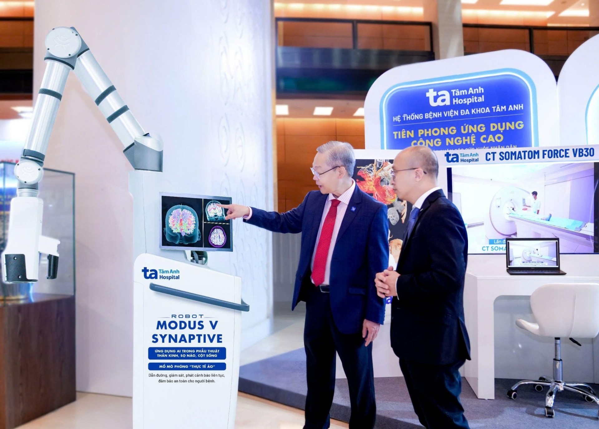 Bệnh viện Tâm Anh giới thiệu dàn Robot khủng tại triển lãm Thành tựu Y tế nổi bật ở tòa nhà Quốc hội Bệnh viện Tâm Anh giới thiệu dàn Robot khủng tại triển lãm Thành tựu Y tế nổi bật ở tòa nhà Quốc hội