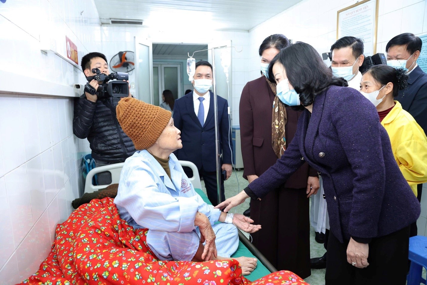 Bộ trưởng Bộ Y tế Đào Hồng Lan: Miễn viện phí có ý nghĩa an sinh xã hội sâu sắc, hợp lòng dân Bộ trưởng Bộ Y tế Đào Hồng Lan: Miễn viện phí có ý nghĩa an sinh xã hội sâu sắc, hợp lòng dân