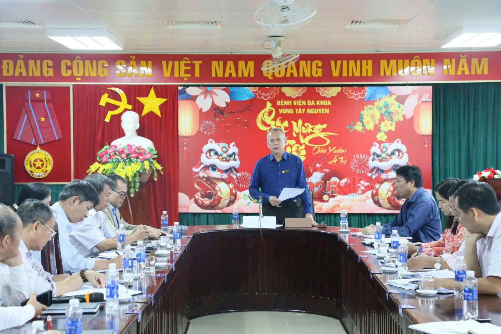 Đắk Lắk: Lãnh đạo Sở Y tế thăm hỏi, chỉ đạo khắc phục sự cố “Máy tán sỏi” tại Bệnh viện Đa khoa vùng Tây Nguyên Đắk Lắk: Lãnh đạo Sở Y tế thăm hỏi, chỉ đạo khắc phục sự cố “Máy tán sỏi” tại Bệnh viện Đa khoa vùng Tây Nguyên