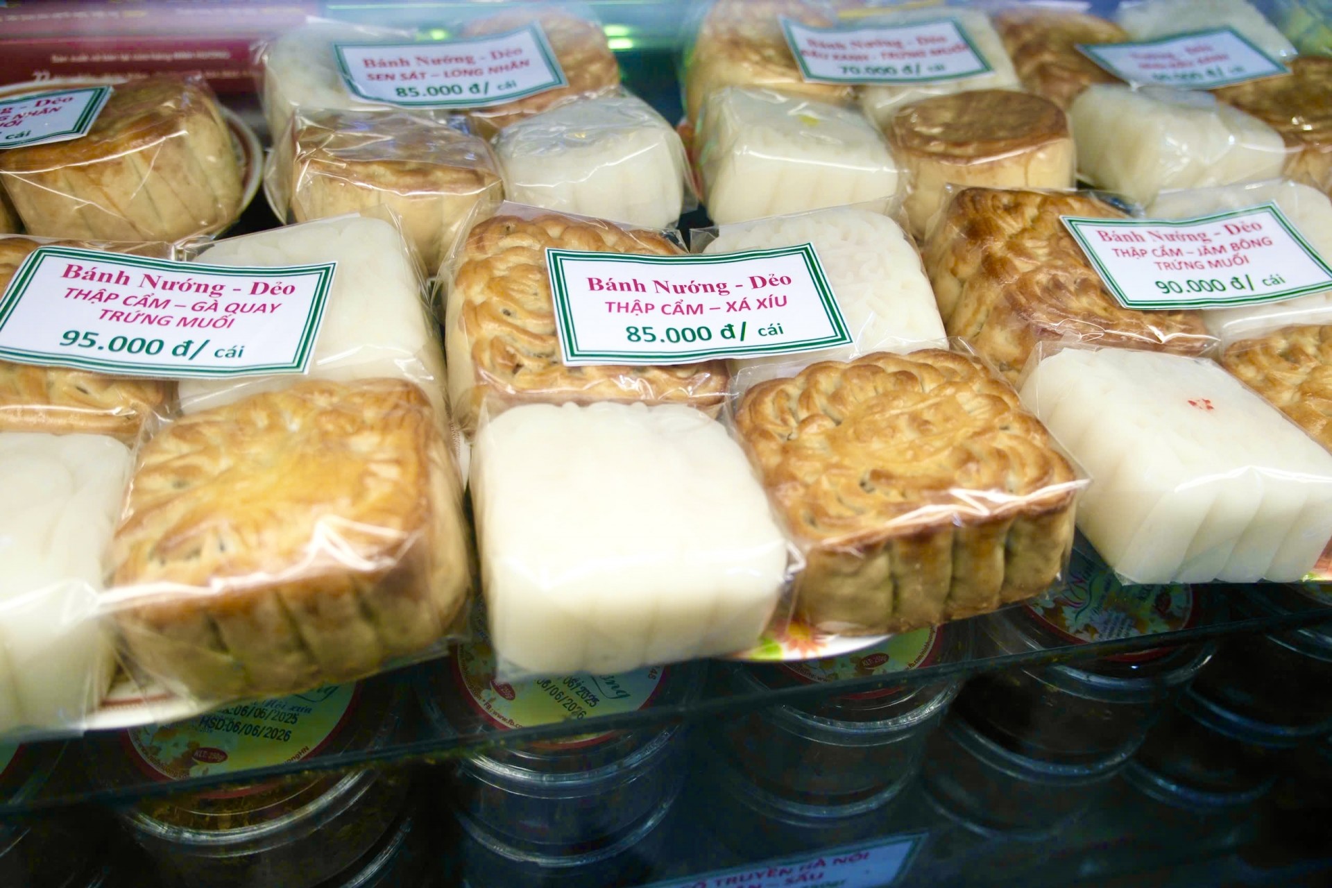 Sắc màu Trung thu Hà Nội qua lăng kính Huyền Thương Sắc màu Trung thu Hà Nội qua lăng kính của Huyền Thương