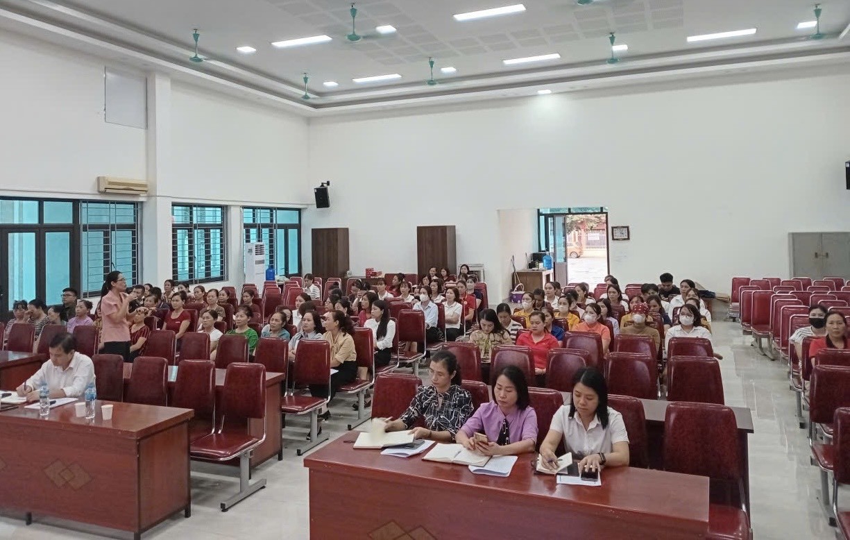 Tập huấn ATTP – Bước mạnh bảo vệ sức khỏe học sinh ở Ngọc Chi (xã Vĩnh Thanh) Tập huấn ATTP – Bước mạnh bảo vệ sức khỏe học sinh ở Ngọc Chi (xã Vĩnh Thanh)