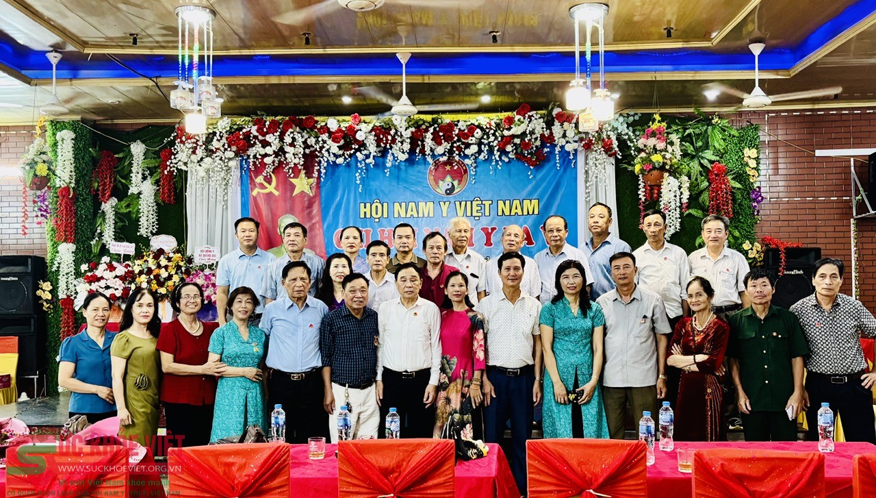 Chi hội Nam Y Ba Vì công bố quyết định đổi tên và kết nạp hội viên mới Chi hội Nam Y Ba Vì công bố quyết định đổi tên và kết nạp hội viên mới