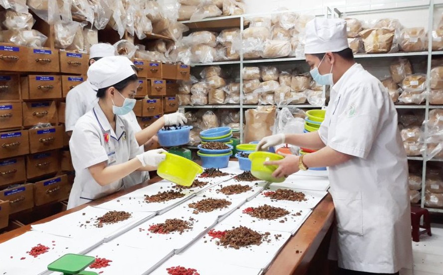 Bộ Y tế: Phân cấp 27 thủ tục hành chính lĩnh vực dược cho Cục Quản lý Y, Dược cổ truyền