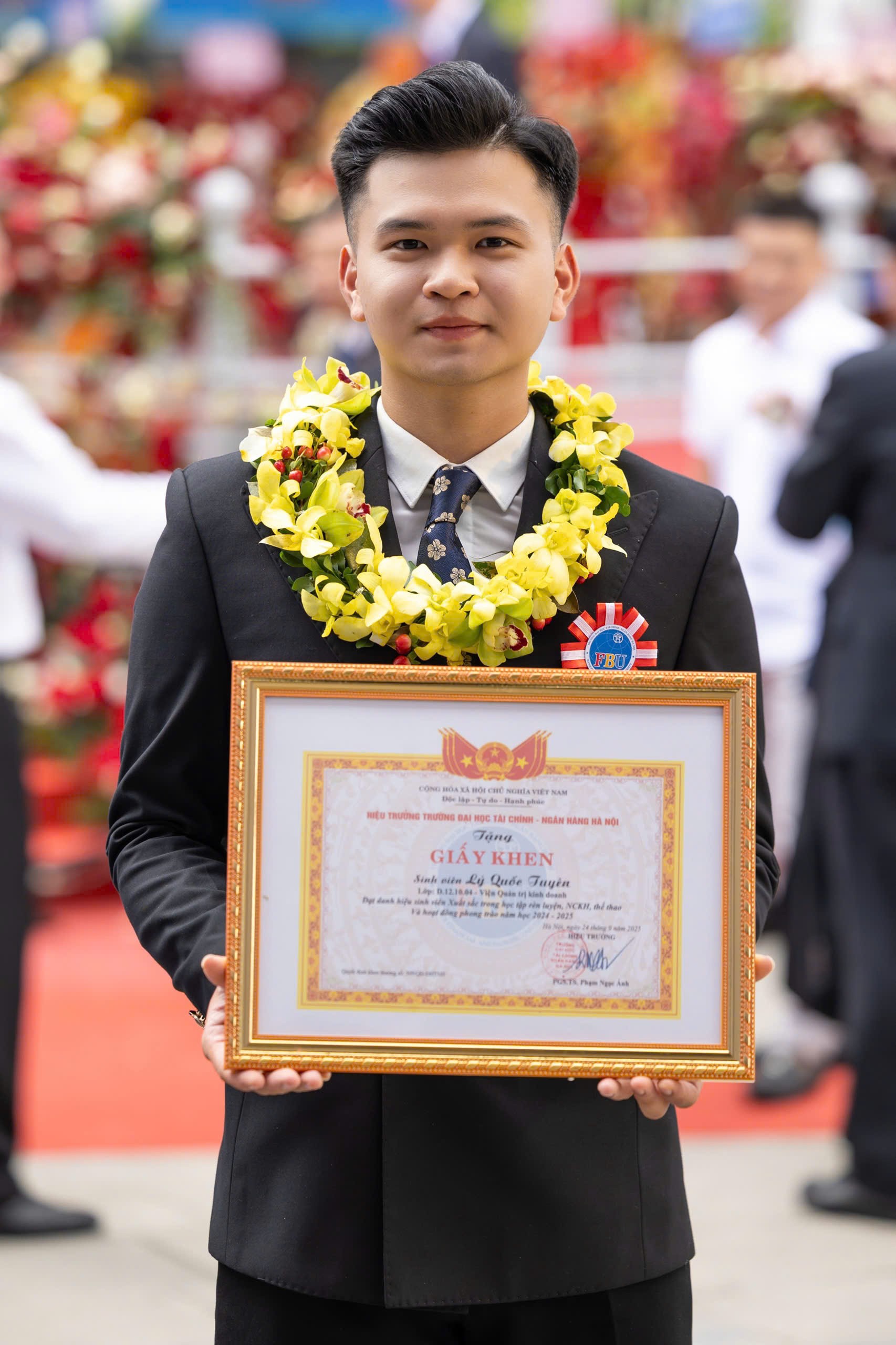 Vinh danh sinh viên Lý Quốc Tuyên – Gương mặt tiêu biểu trong NCKH, Đoàn hội và phục vụ cộng đồng