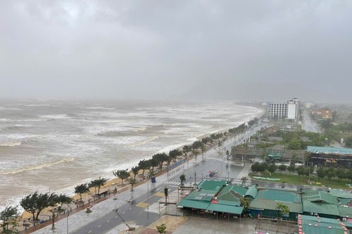 Thủ tướng chỉ đạo khẩn trương khắc phục hậu quả bão số 10 và mưa lũ