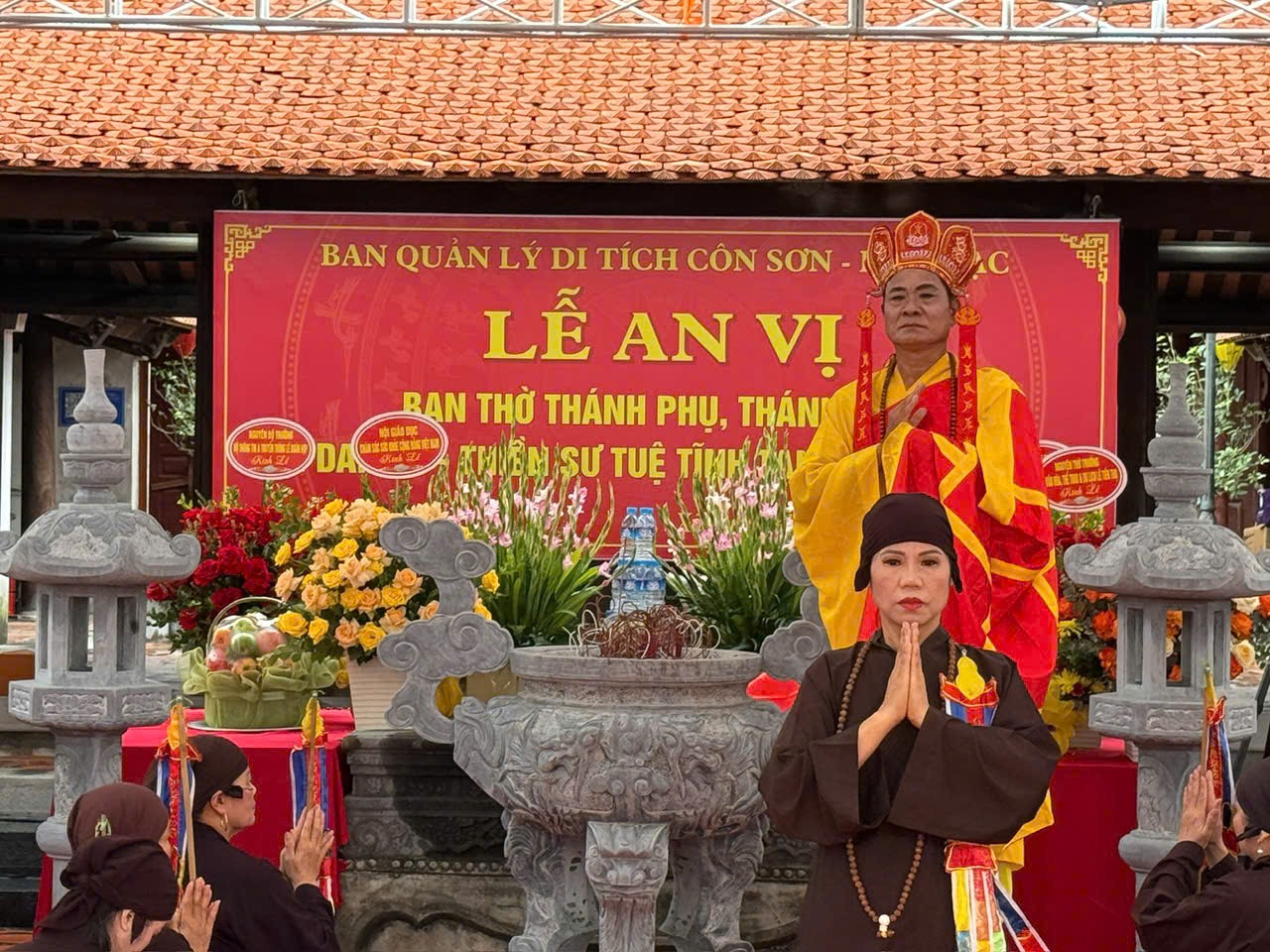 Lễ an vị ngai và bài vị Thánh phụ, Thánh mẫu Đại danh y – Thiền sư Tuệ Tĩnh tại Đền Xưa