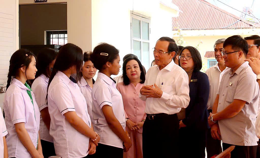 Đoàn công tác của Trung ương thăm, tặng quà tại Trung tâm Bảo trợ xã hội và trẻ em tỉnh Đắk Lắk