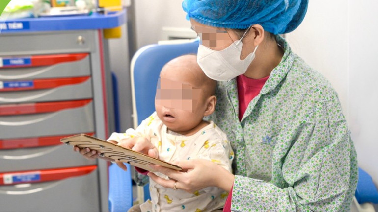 Hồi sinh sự sống cho bé gái mắc suy giảm miễn dịch nặng bằng ghép tế bào gốc