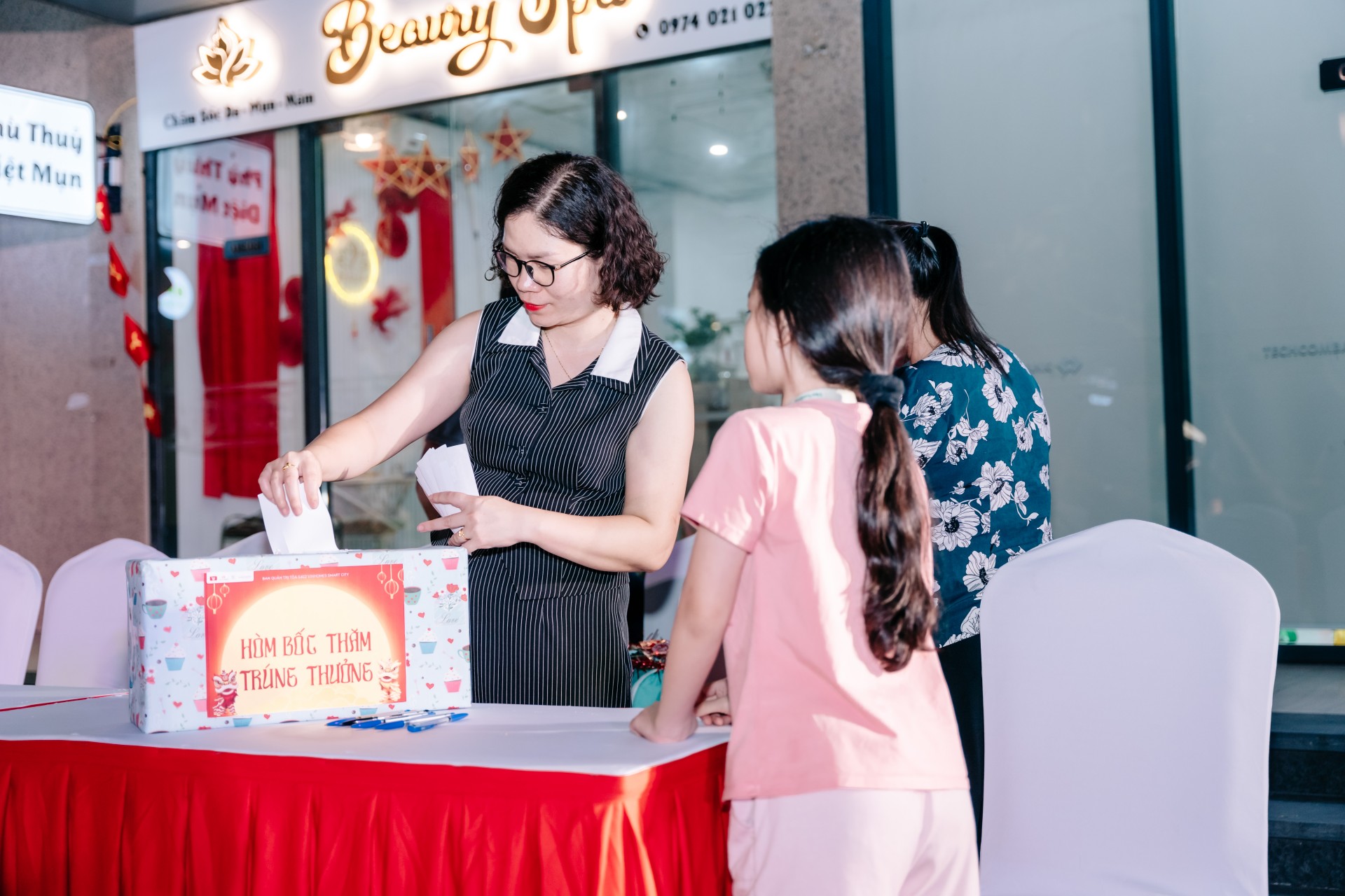 Rộn ràng đêm trăng – Gắn kết yêu thương tại tòa S402 Vinhomes Smart City