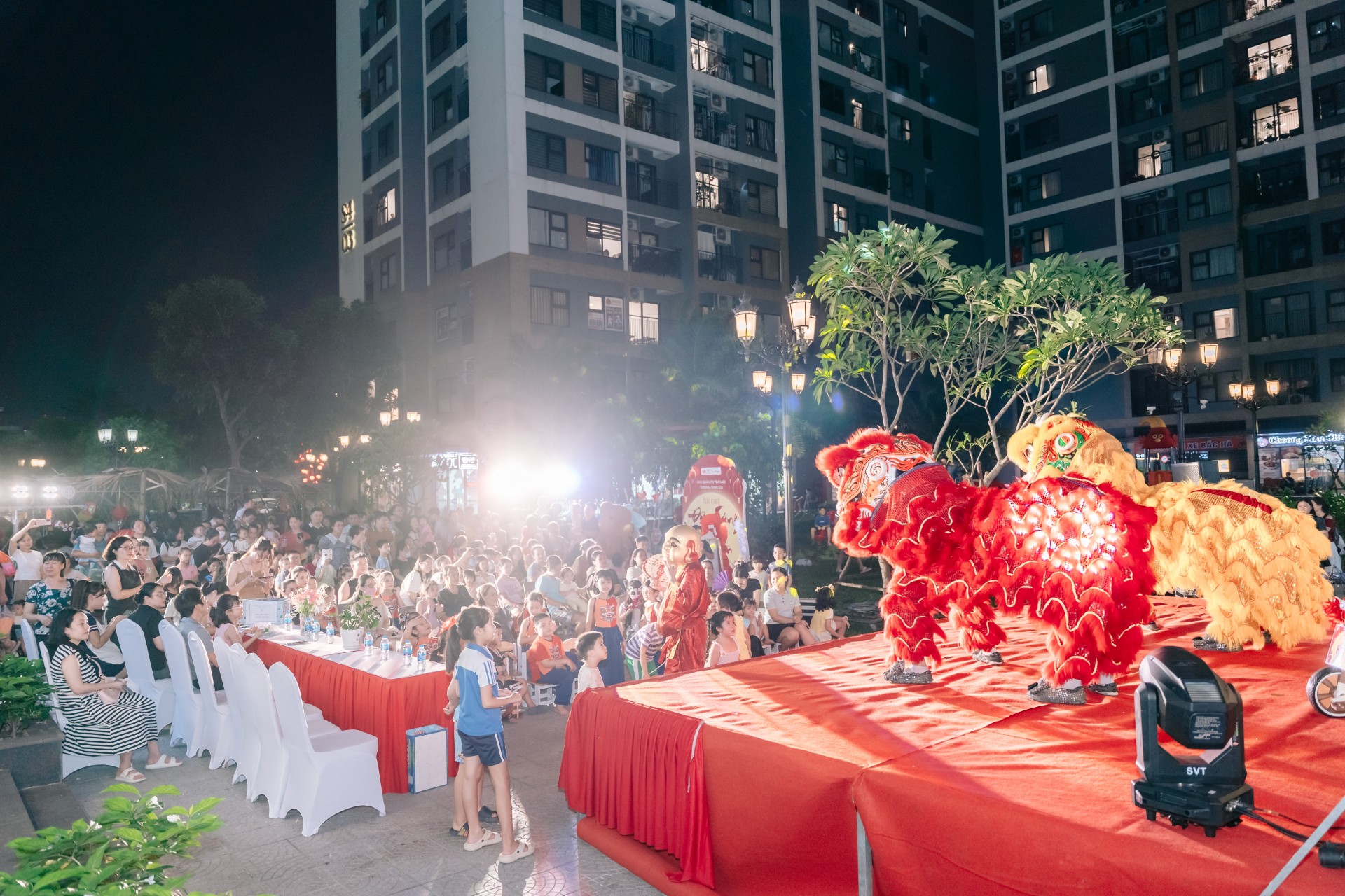 Rộn ràng đêm trăng – Gắn kết yêu thương tại tòa S402 Vinhomes Smart City