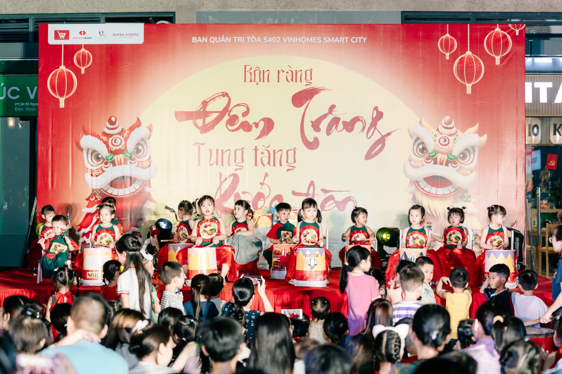 Rộn ràng đêm trăng – Gắn kết yêu thương tại tòa S402 Vinhomes Smart City
