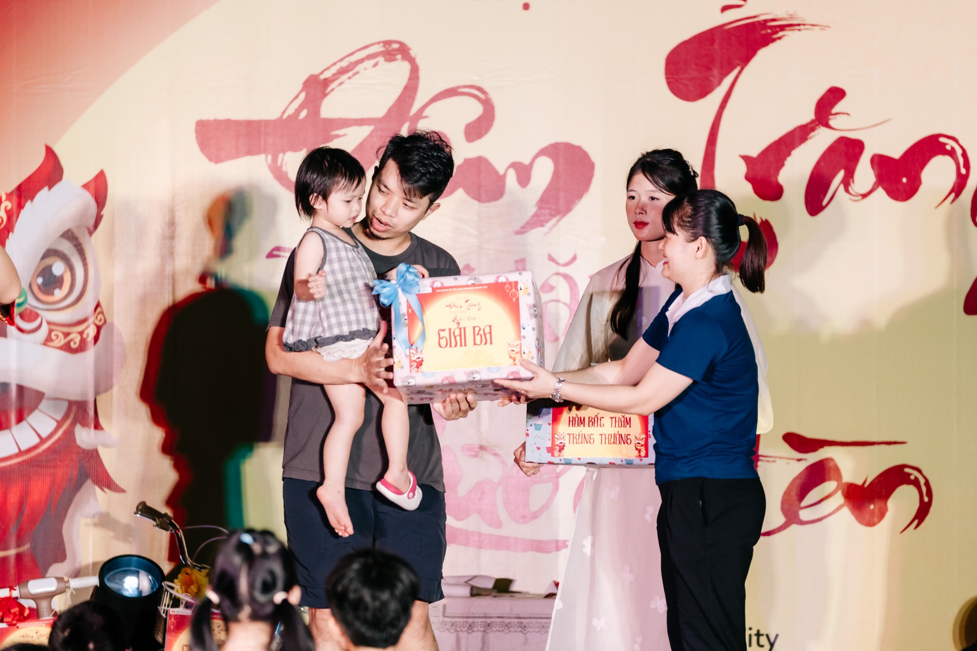 Rộn ràng đêm trăng – Gắn kết yêu thương tại tòa S402 Vinhomes Smart City