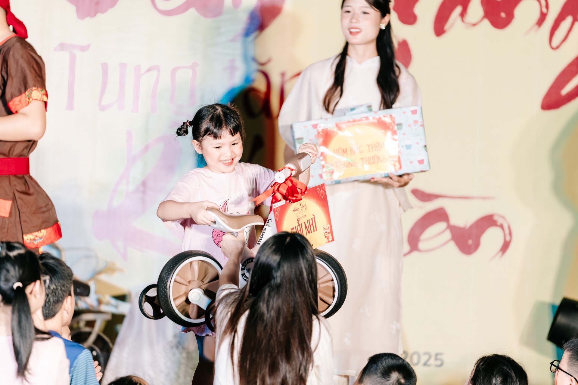 Rộn ràng đêm trăng – Gắn kết yêu thương tại tòa S402 Vinhomes Smart City