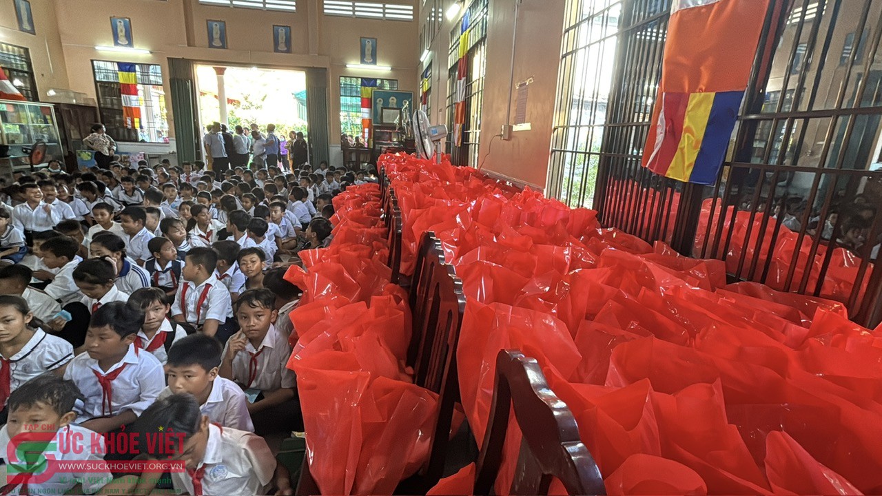 Hội Nam Y Việt Nam và Công ty CP Ao Vua – Gieo yêu thương, thắp sáng Trung thu cho trẻ em nghèo Trà Vinh Hội Nam Y Việt Nam và Công ty CP Ao Vua – Gieo yêu thương, thắp sáng Trung thu cho trẻ em nghèo Trà Vinh