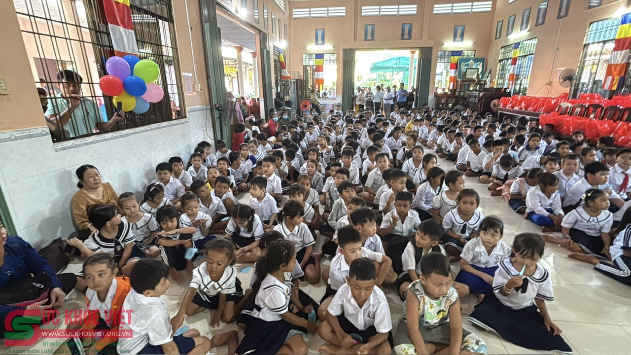 Hội Nam Y Việt Nam và Công ty CP Ao Vua – Gieo yêu thương, thắp sáng Trung thu cho trẻ em nghèo Trà Vinh Hội Nam Y Việt Nam và Công ty CP Ao Vua – Gieo yêu thương, thắp sáng Trung thu cho trẻ em nghèo Trà Vinh