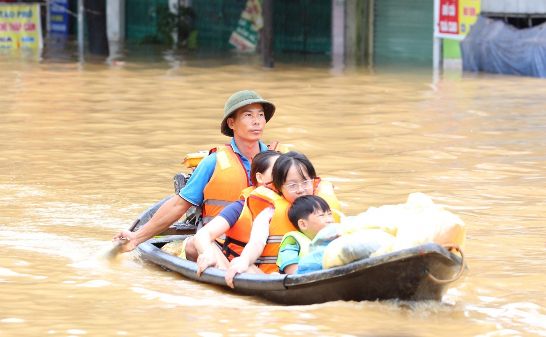 Bộ Y tế: Tăng cường bảo đảm an toàn thực phẩm, phòng chống ngộ độc do bão, lụt
