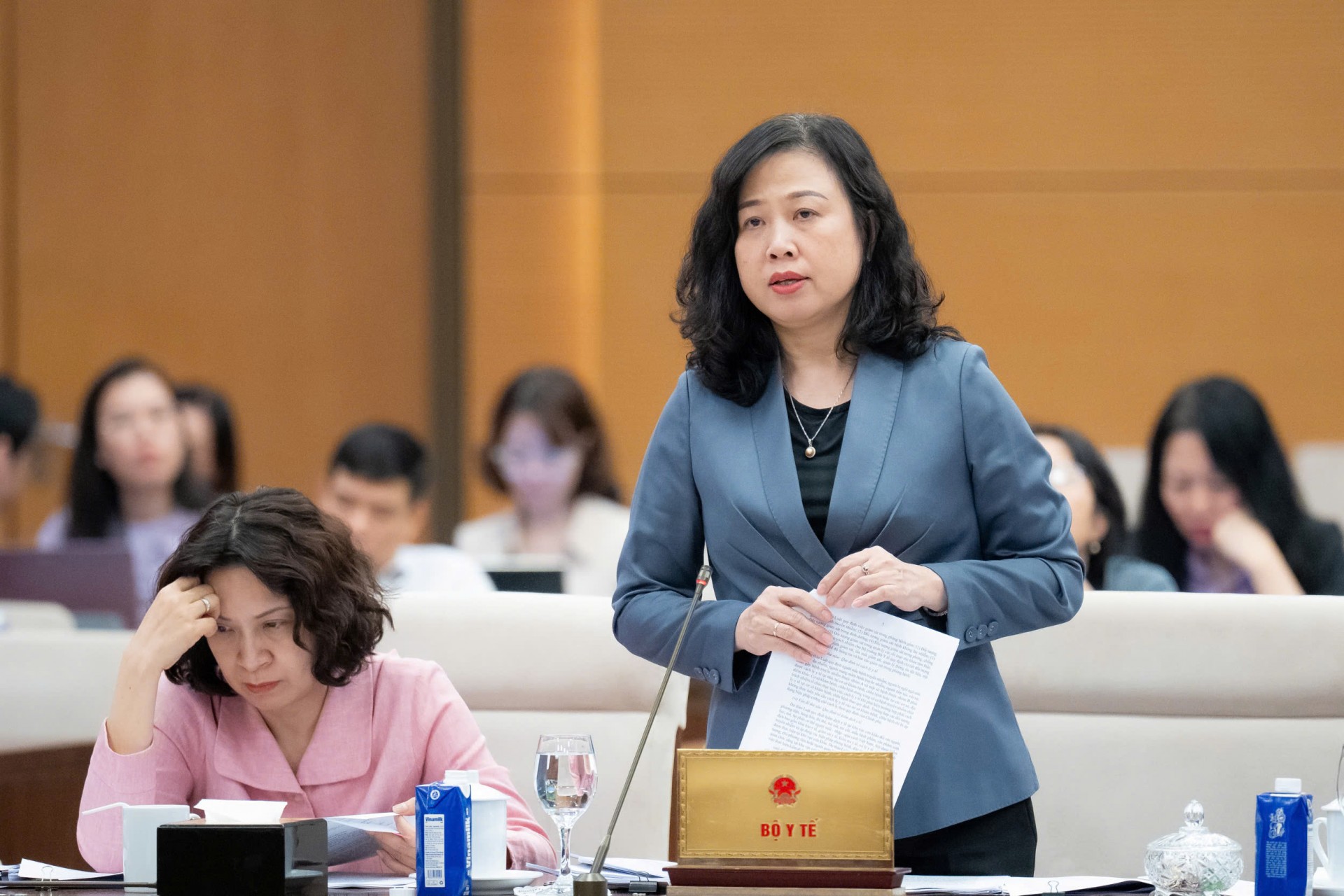 Bộ trưởng Bộ Y tế Đào Hồng Lan trình bày Tờ trình