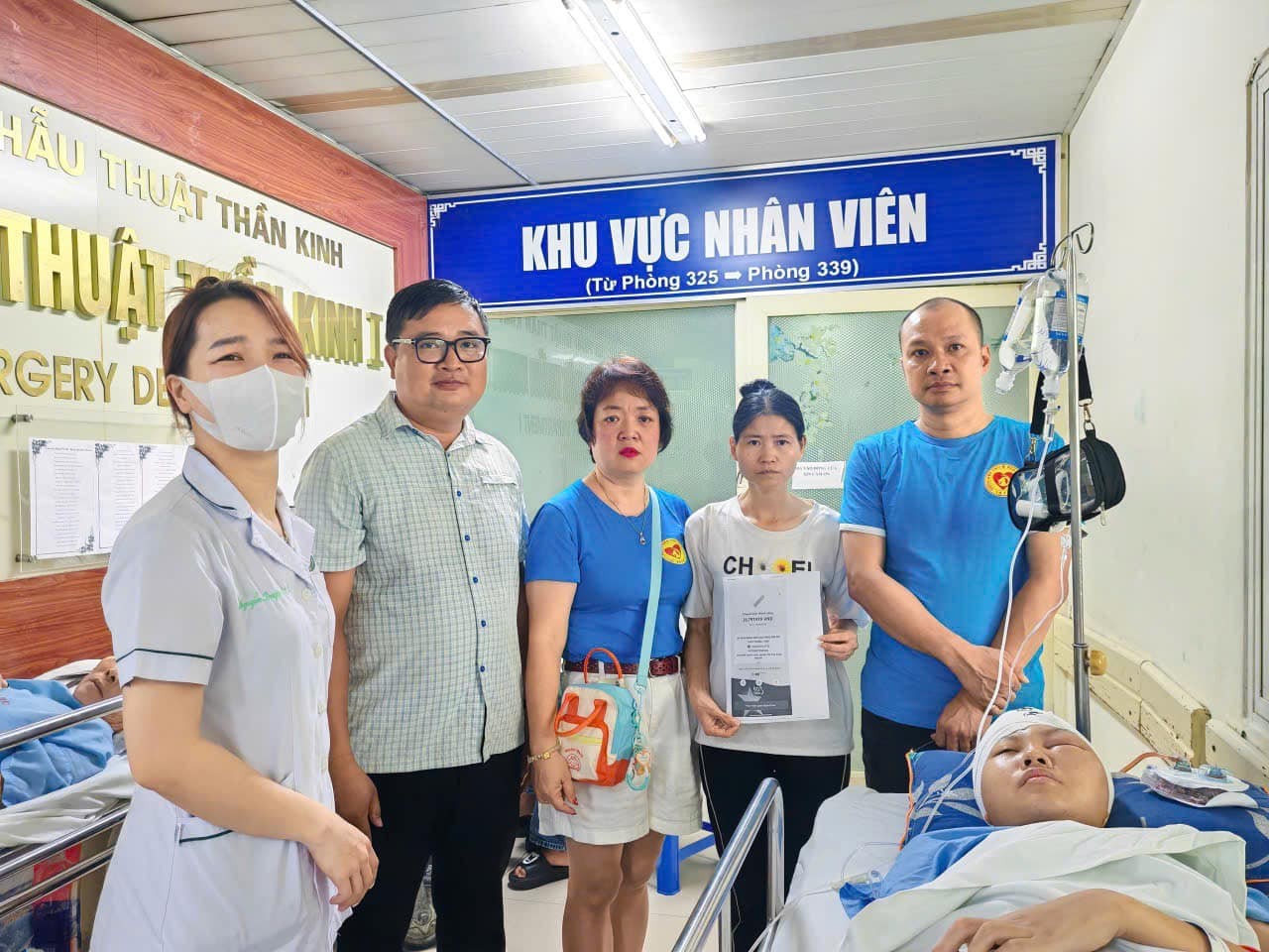 Lan tỏa yêu thương: Hội thiện nguyện 1979 cùng nhà hảo tâm và các bạn đồng niên trao hơn 75 triệu đồng hỗ trợ cháu Nguyễn Thị Thùy Dung Lan tỏa yêu thương: Hội thiện nguyện 1979 cùng nhà hảo tâm và các bạn đồng niên trao hơn 75 triệu đồng hỗ trợ cháu Nguyễn Thị Thùy Dung