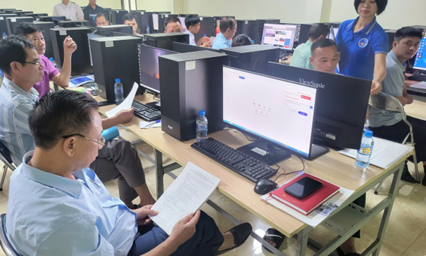 FBU khai giảng lớp “Bình dân học vụ số” đầu tiên: Đưa AI và kỹ năng số tới tận cán bộ cơ sở xã Mê Linh FBU khai giảng lớp “Bình dân học vụ số” đầu tiên: Đưa AI và kỹ năng số tới tận cán bộ cơ sở xã Mê Linh