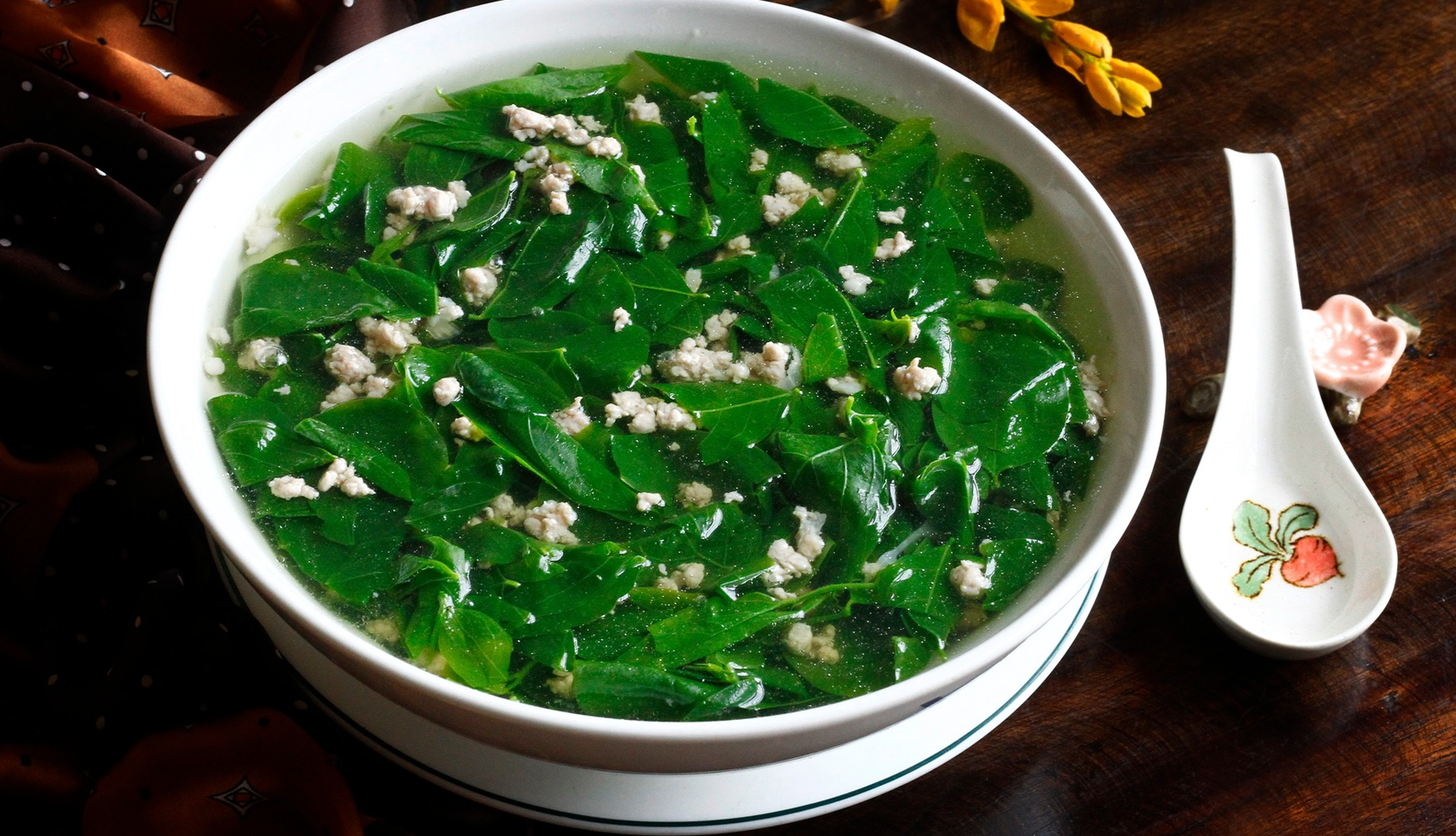 Lợi ích sức khỏe và bài thuốc dân gian từ rau ngót Lợi ích sức khỏe và bài thuốc dân gian từ rau ngót