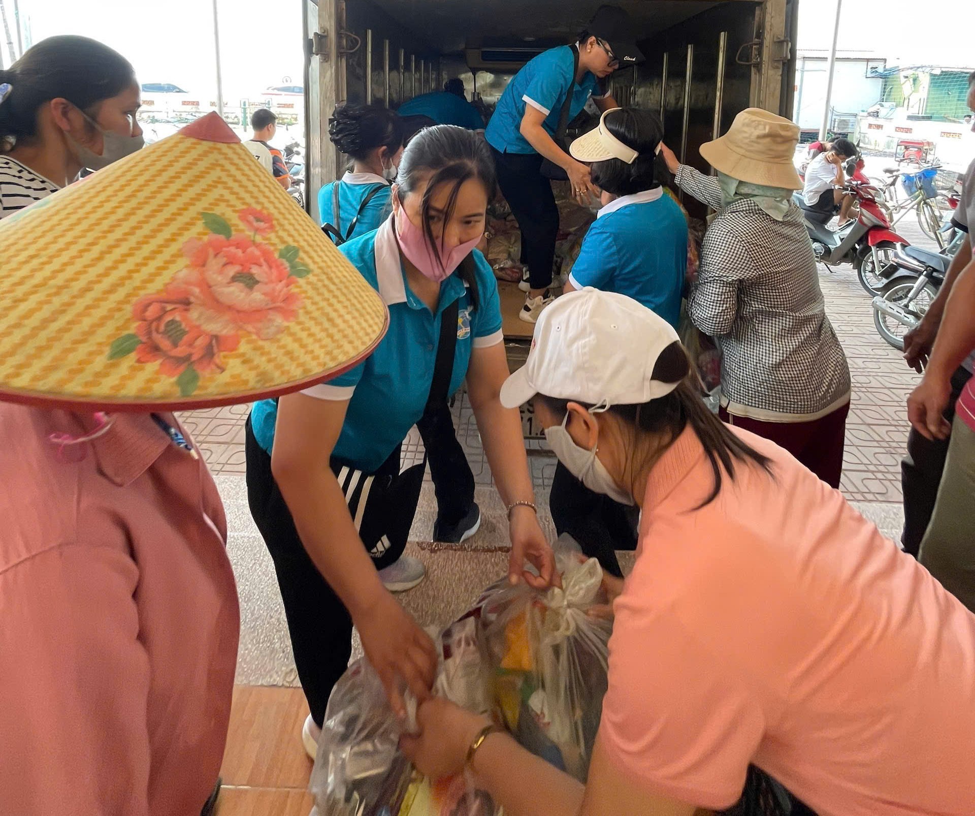 Thôn Ngọc Chi hướng về vùng lũ – Lan tỏa tình người, chia sẻ yêu thương