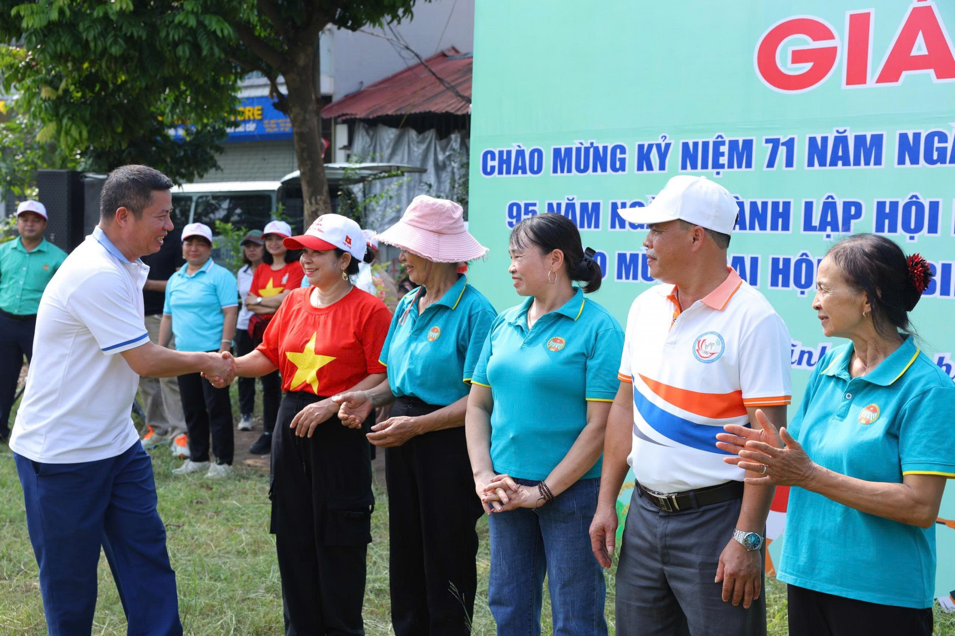 Hội nông dân thôn Ngọc Chi sôi nổi tham gia Giải kéo co truyền thống năm 2025