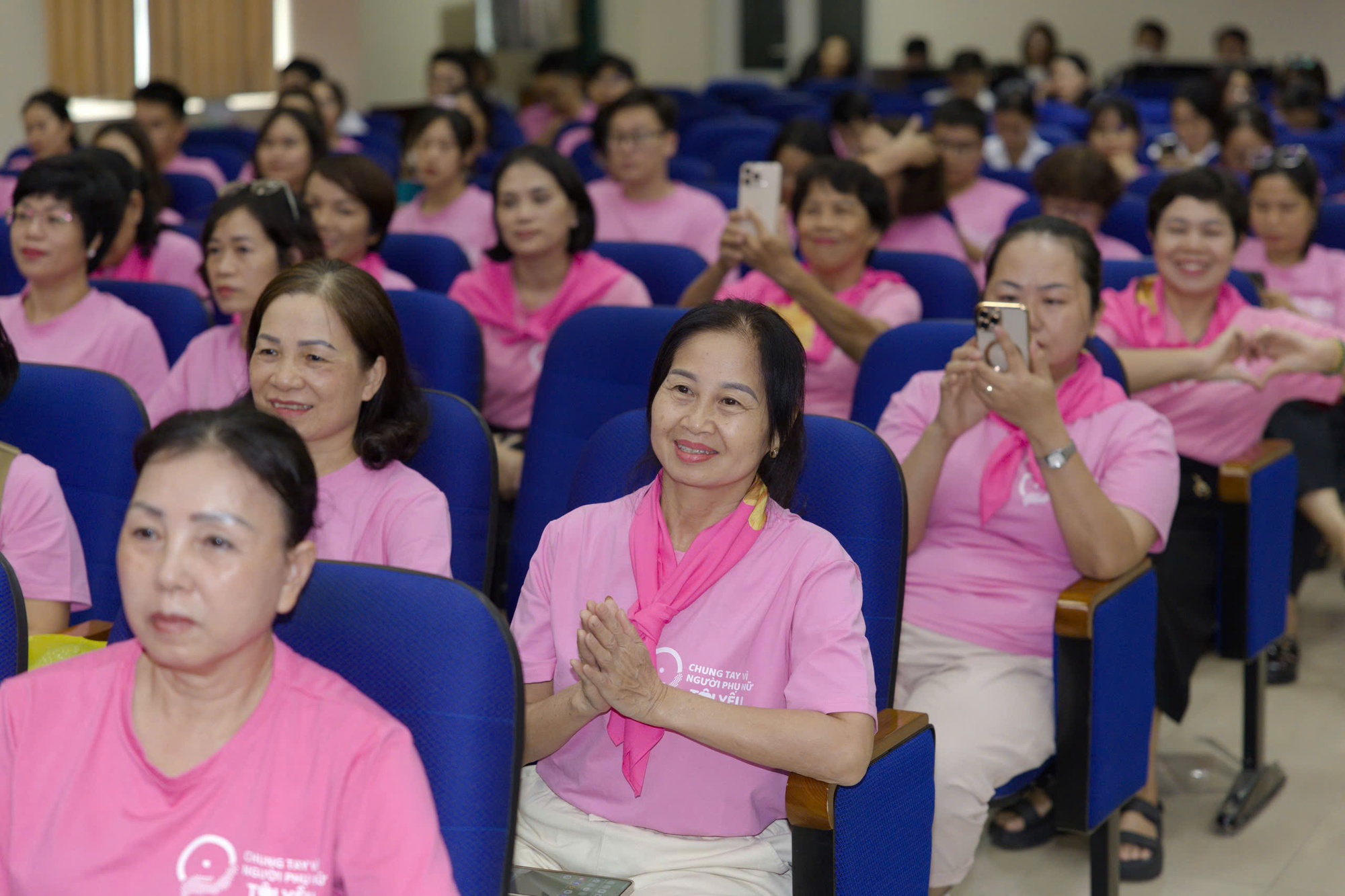 Chiến dịch nâng cao nhận thức về bệnh ung thư vú