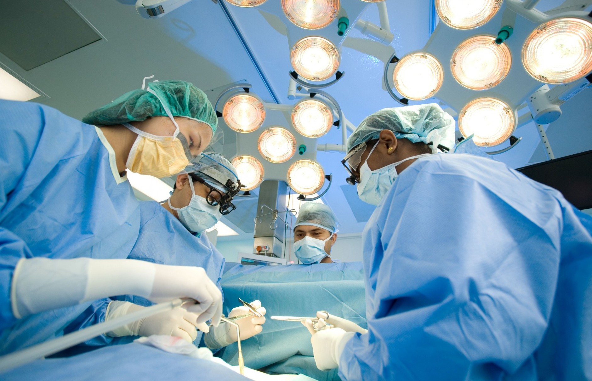 Cứu sống bé gái mắc bệnh cực hiếm trên thế giới